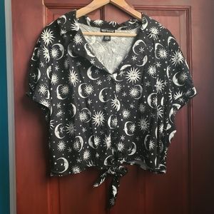 Hot Topic Moon, Sun, and Stars Tie Front Crop Top, Size Plus 2
